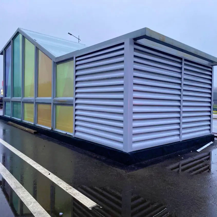 Фото 1 отделка вентиляционной шахты ламелями Еврожалюзи RAL7004 Серый