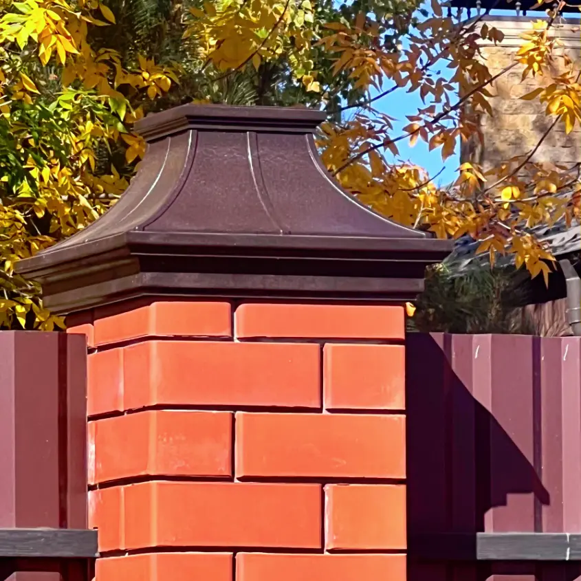 Фото 5 Колпак Monblan Premium Коричневый на столбах кирпичного забора